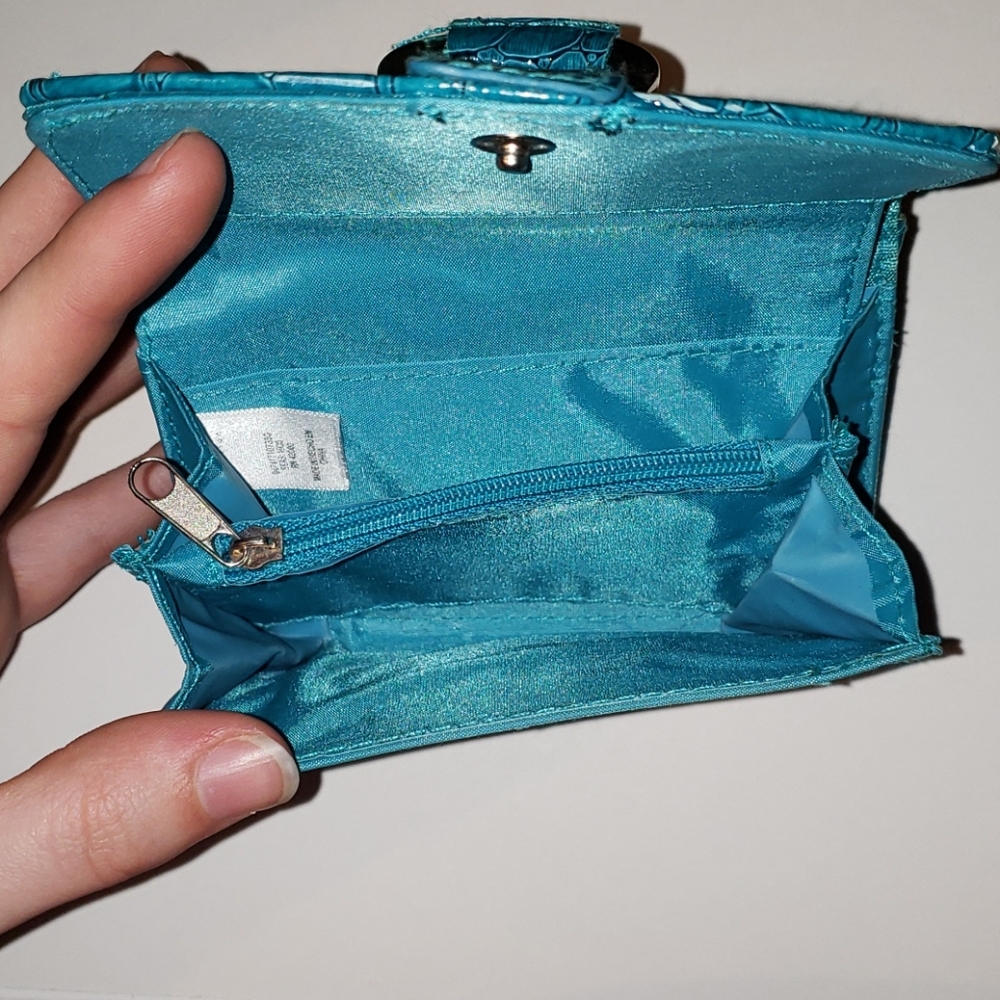 Turquoise Wallet - Picture 5 of 9